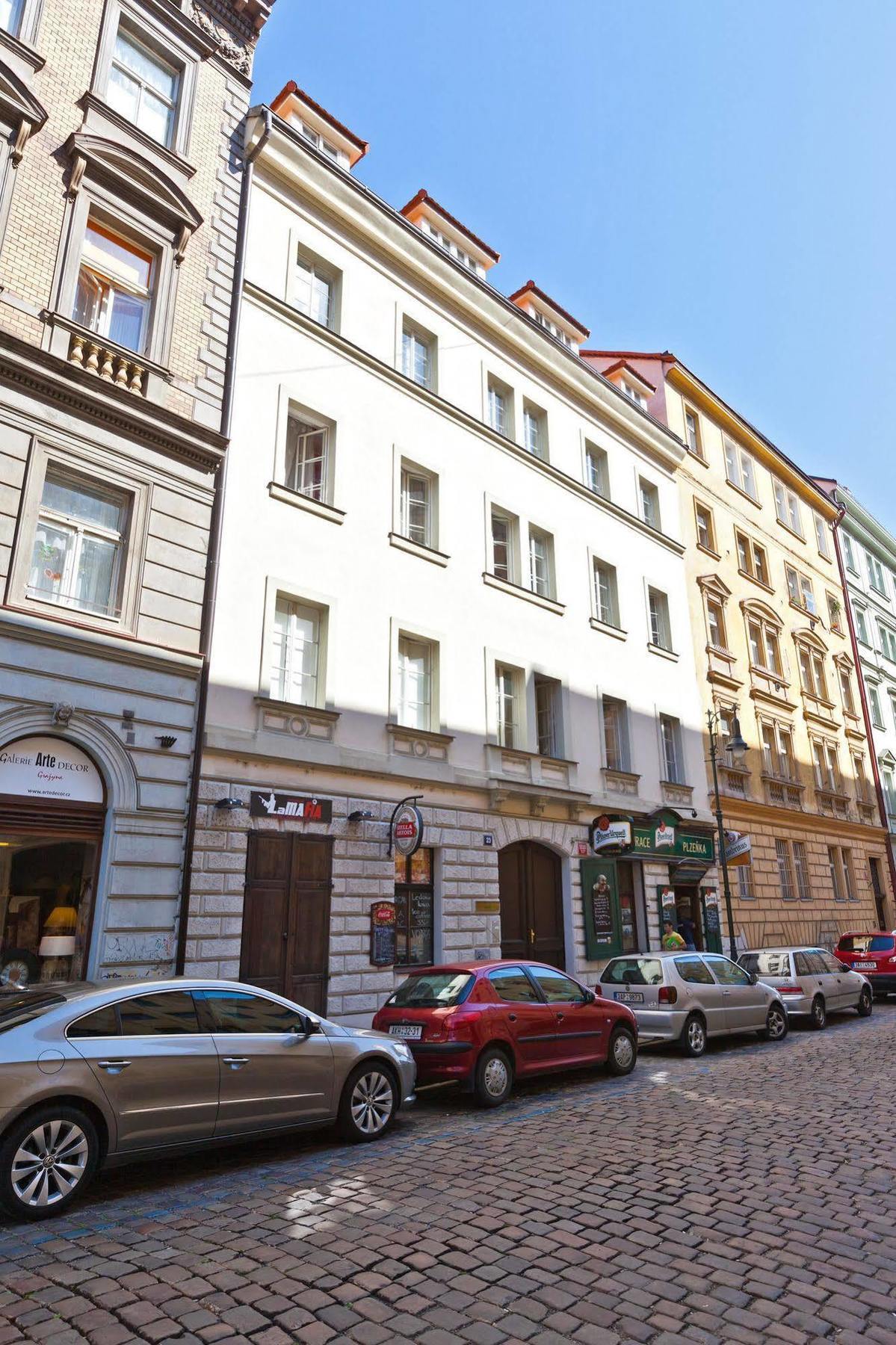 Lovely Prague Apartments - Truhlarska Екстер'єр фото